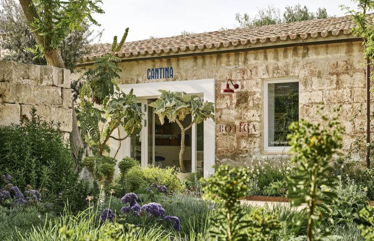 View of the front of Cantina